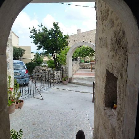 Arches Eleftherna Buitenkant foto