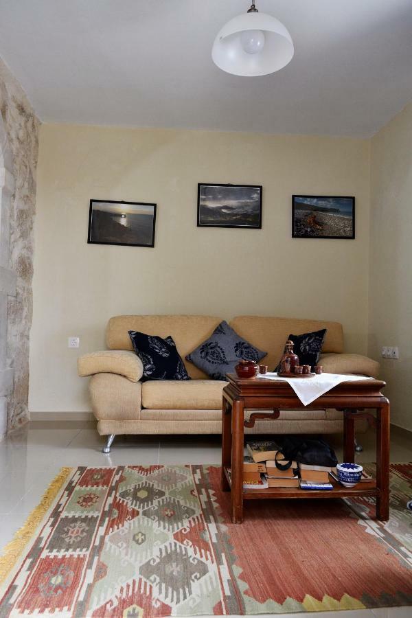 Arches Eleftherna Buitenkant foto