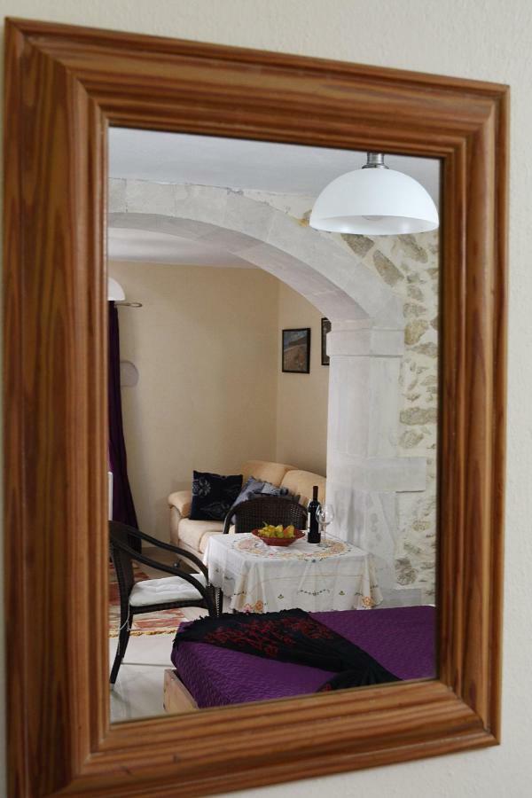 Arches Eleftherna Buitenkant foto